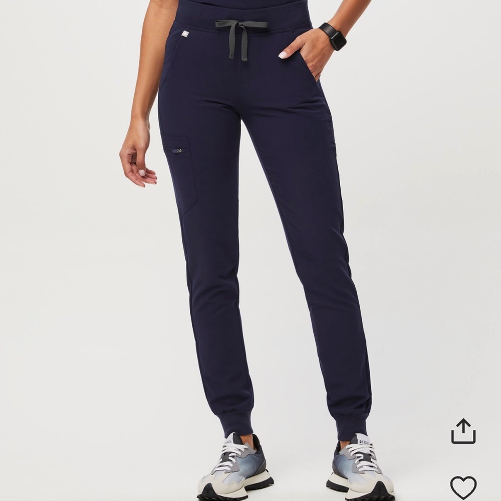 Figs Jogger Scrub Pants in Navy